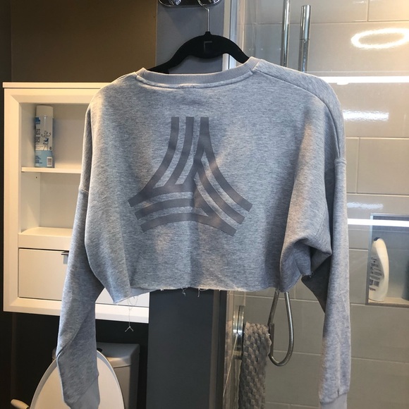 cropped adidas crewneck - Picture 2 of 4